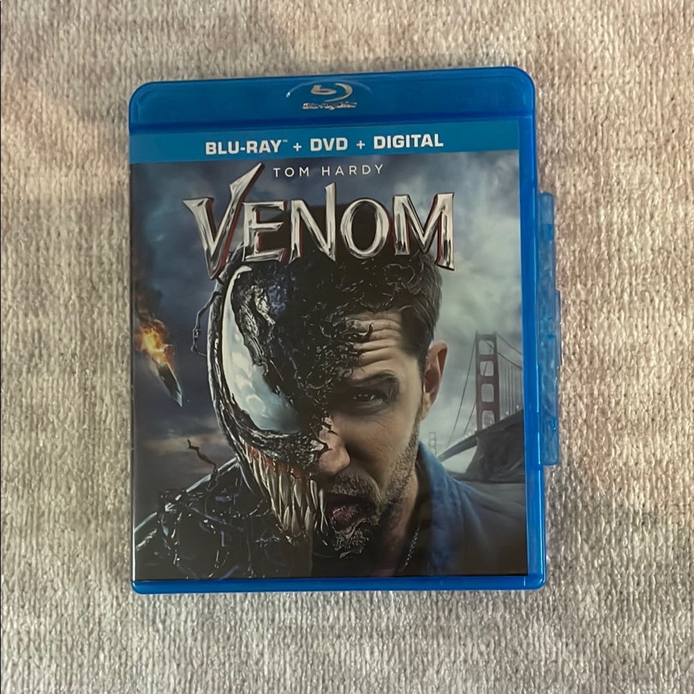 Venom Blu-ray DVD Digital Combo